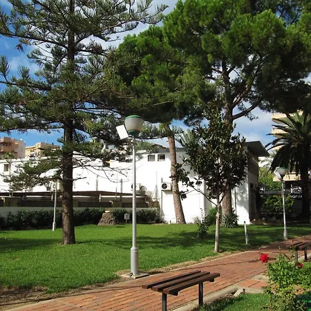 Hesperia Apartment *